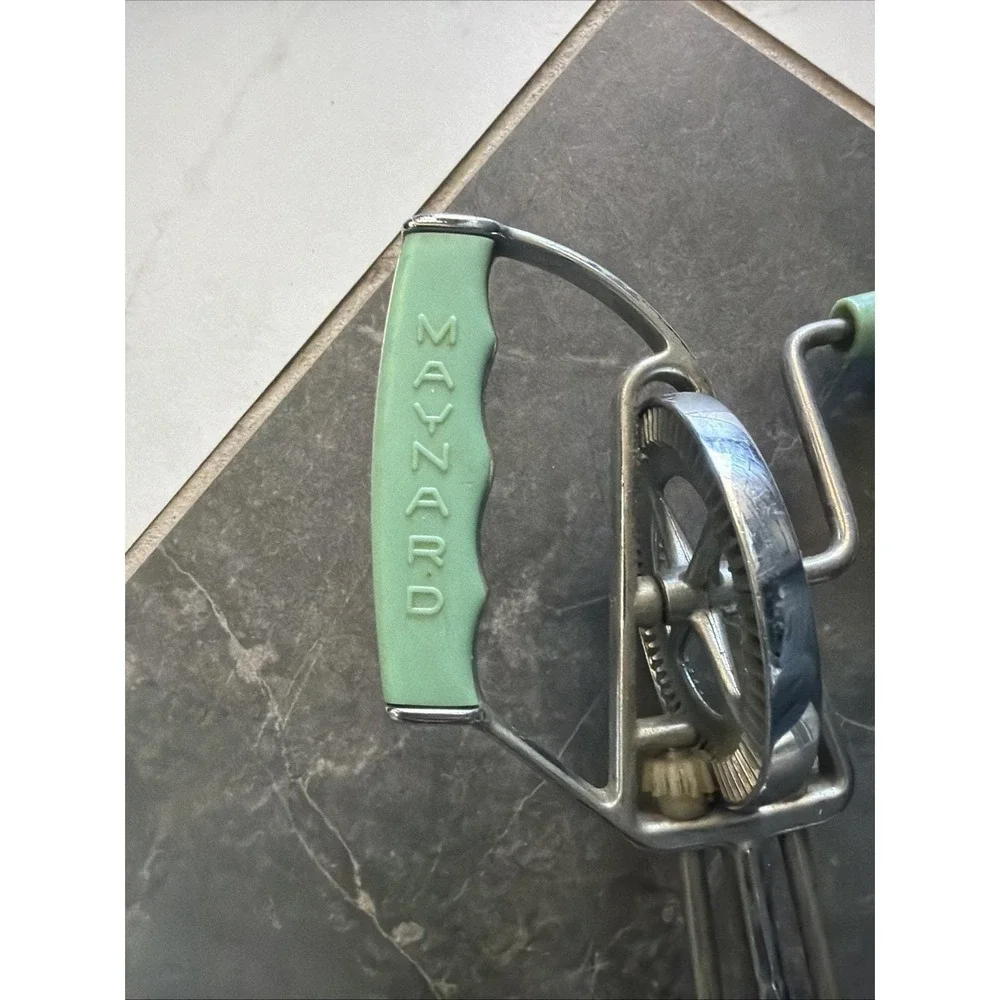 VTG Maynard Hand Mixer Egg Beater Teal Seafoam Green Handle Working Retro MCM